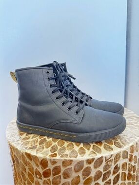 Dr. Martens Matte Black Sheridan Leather Lace up Boots size 9